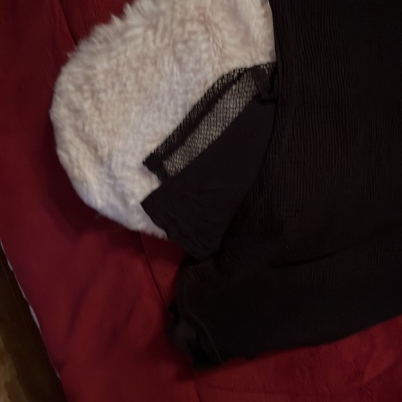 Black shark bite top - Picture 4 of 4